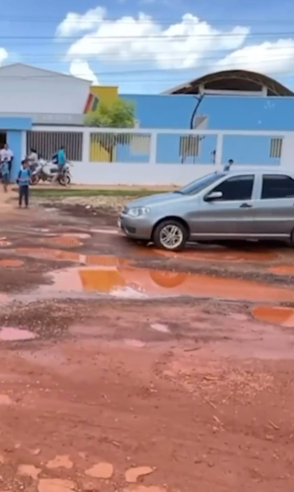Trecho perigoso em frente a escola pública de José de Freitas é ignorado pelas autoridades