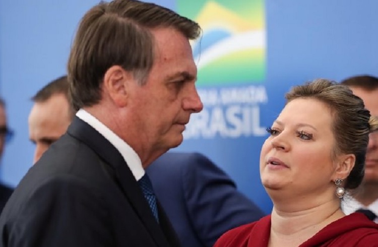 Após ser afastada da liderança do governo no Congresso, Joice sugeriu que família Bolsonaro faz uso de milícia digital e robôs