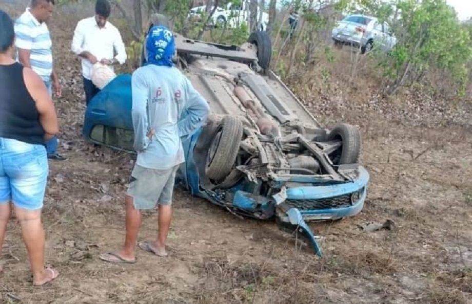 Carro do advogado ficou totalmente destruído no acidente