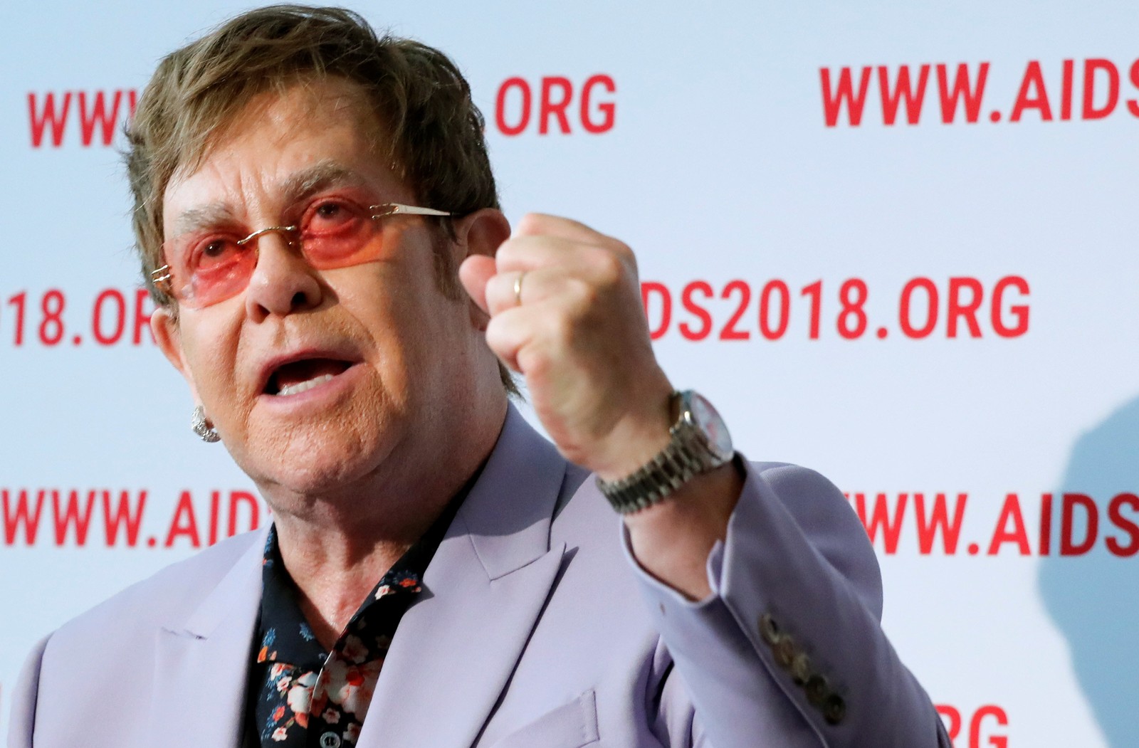 Elton John durante 22ª Conferência Internacional sobre a Aids em Amsterdã