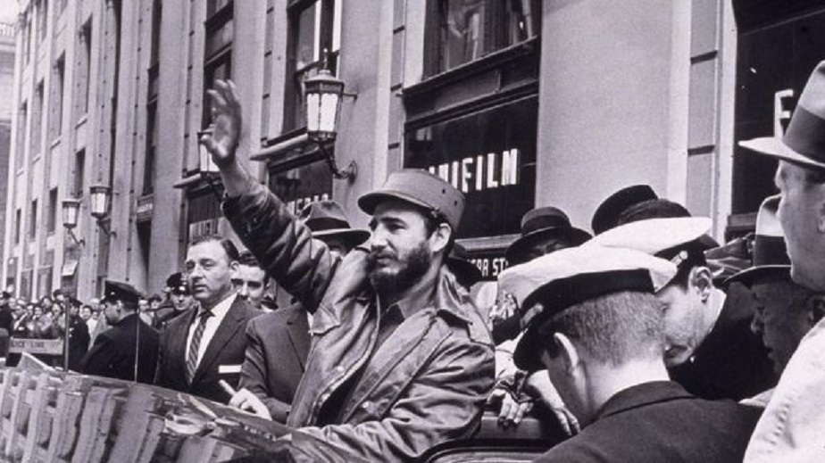 Em Nova York, Fidel Castro foi recebido por fãs na Penn Station em 1959