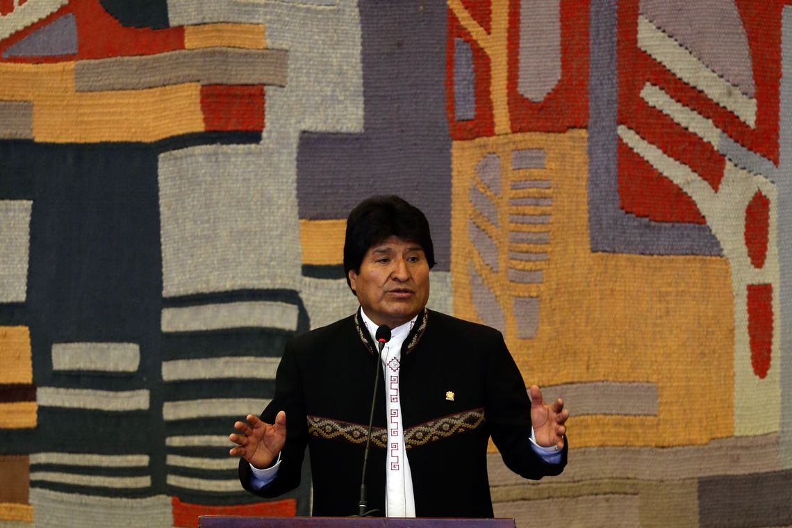 Morales denuncia tentativa de golpe e declara estado de emergência
