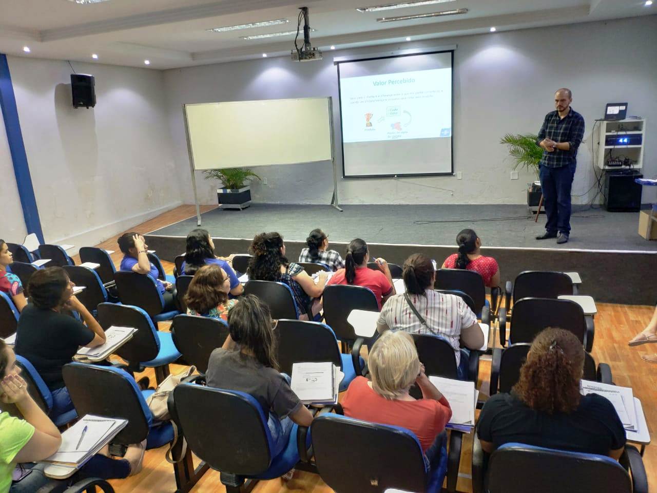 Presença feminina é destaque na abertura do primeiro minicurso do Empreende Bairro