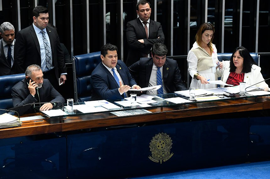 Presidente do Senado Federal traça calendário para a PEC Paralela