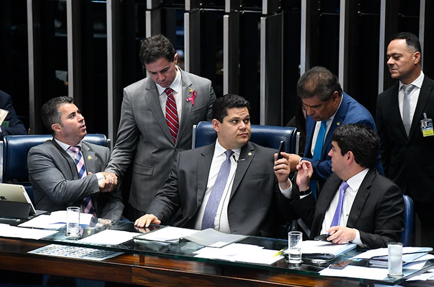 Sessão que votou o limite de gastos