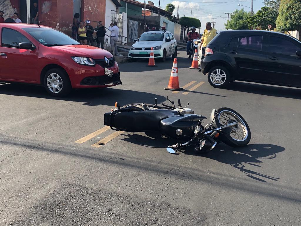 Acidente no cruzamento da Rua Juliano Moreira com Avenida Pinel