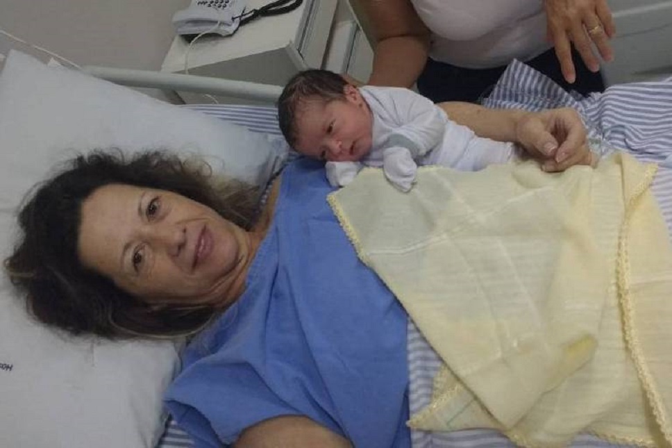 Após várias tentativas de inseminação, Ana Maria, 61, deu à luz ao pequeno Ian, com 39 semanas de gestação