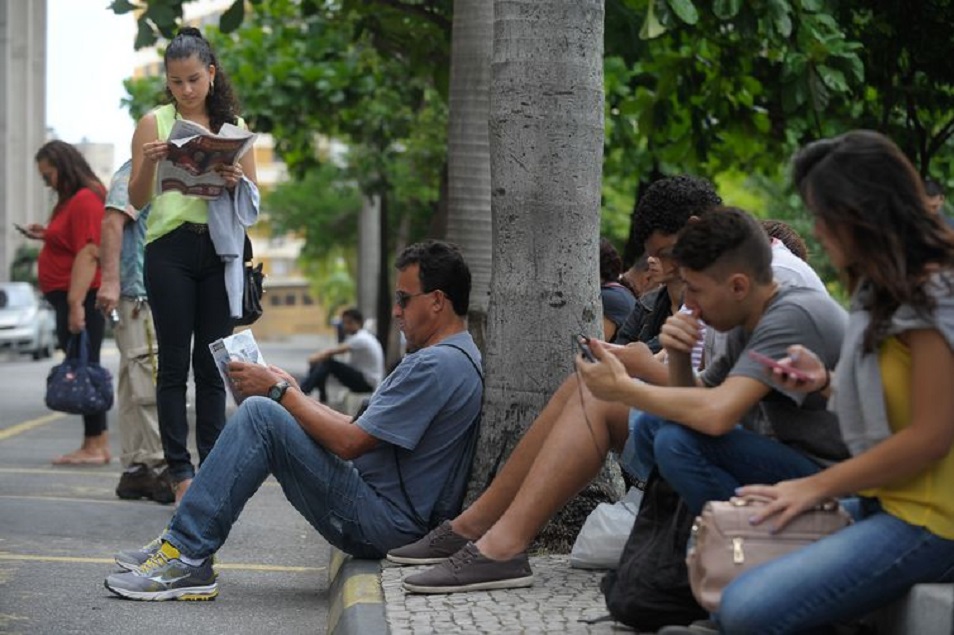 Candidatos estudam momentos antes do Enem na Universidade do Estado do Rio de Janeiro
