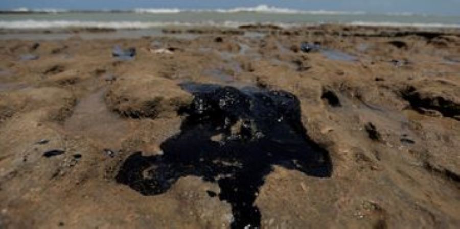 Contaminação ambiental com o óleo ainda misterioso já está além Nordeste