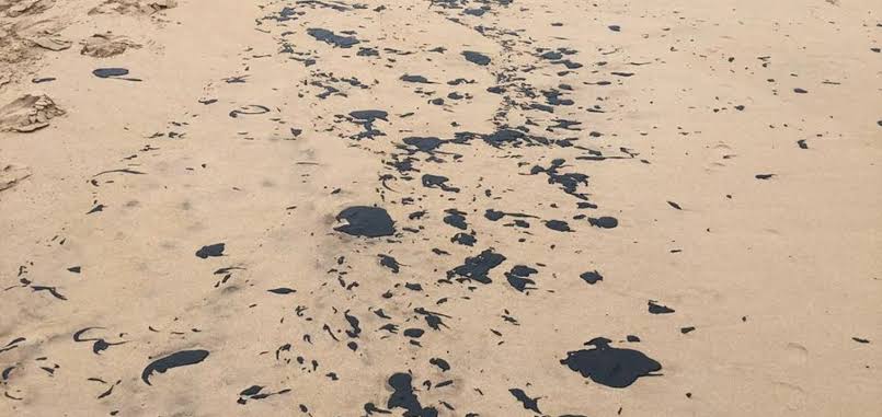 Marinha recolheu 80kg de oléo da Praia da Atalaia no Piauí