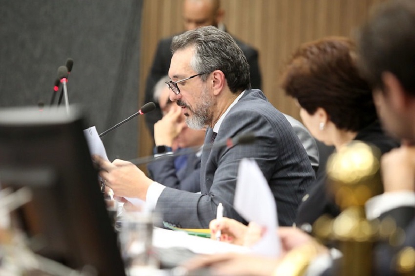 Conselheiro Luciano Frota, relator da consulta