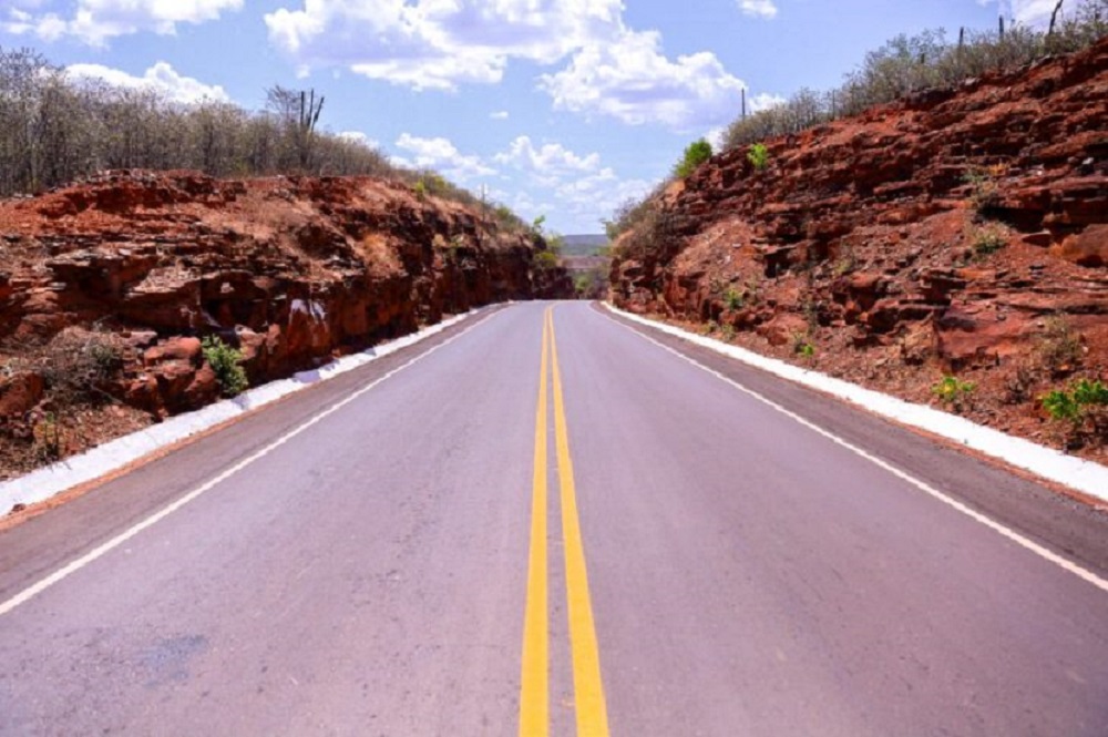 Estrada inaugurada em Itainópolis