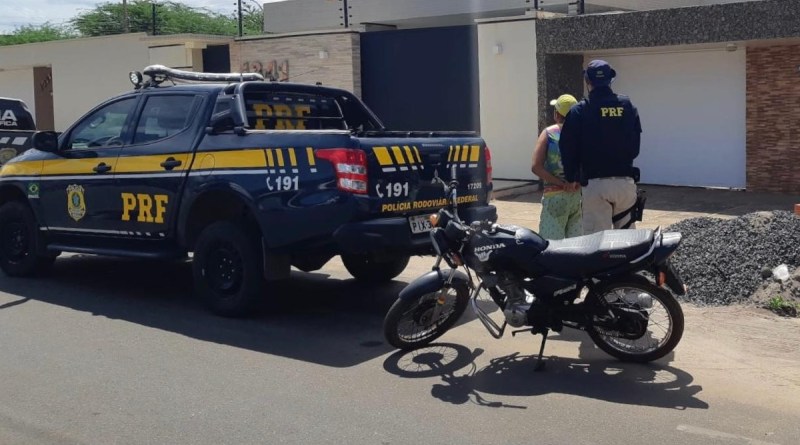 O homem se apresentou como sendo dono da motocicleta que possuía registro de roubo/furto na cidade de Jaicós/PI em 2015