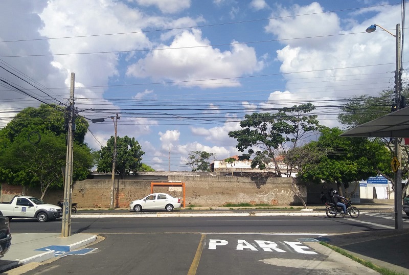 O trabalho já está sendo sendo executado em diversas ruas do bairro Vermelha e na sequência serão atendidos os bairros Parque Ideal e Mão Santa