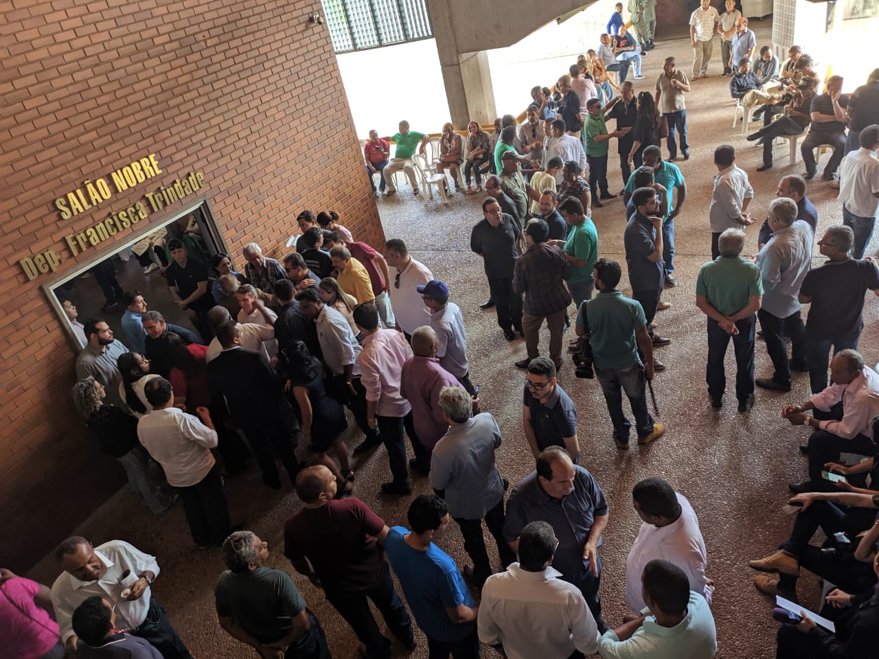 O velório está acontecendo na sala