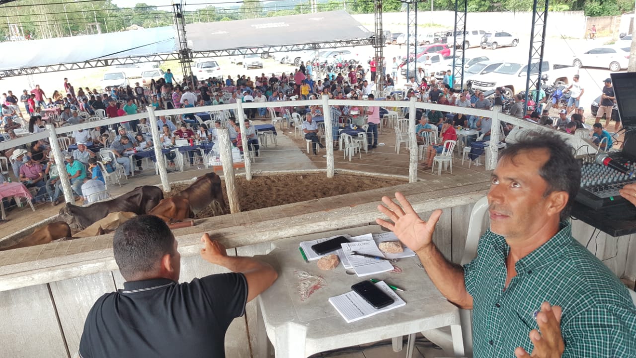 Sr. João Luiz Lima agradecendo a DEUS.