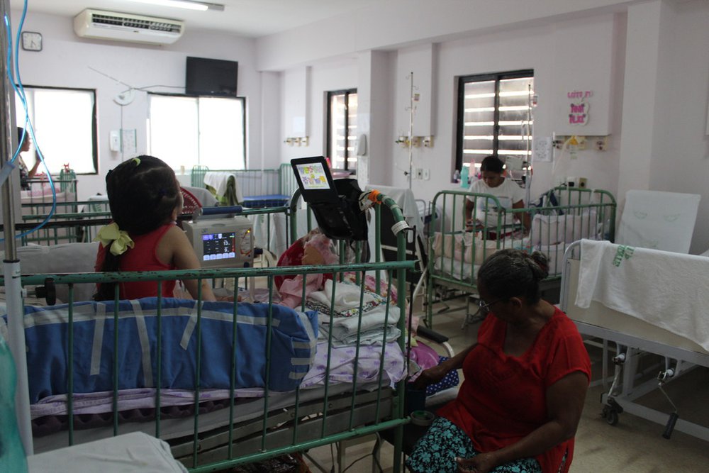 Deputados visitam hospital infantil (Foto: Divulgação/Ascom) Deputados visitam hospital infantil (Foto: Divulgação/Ascom)