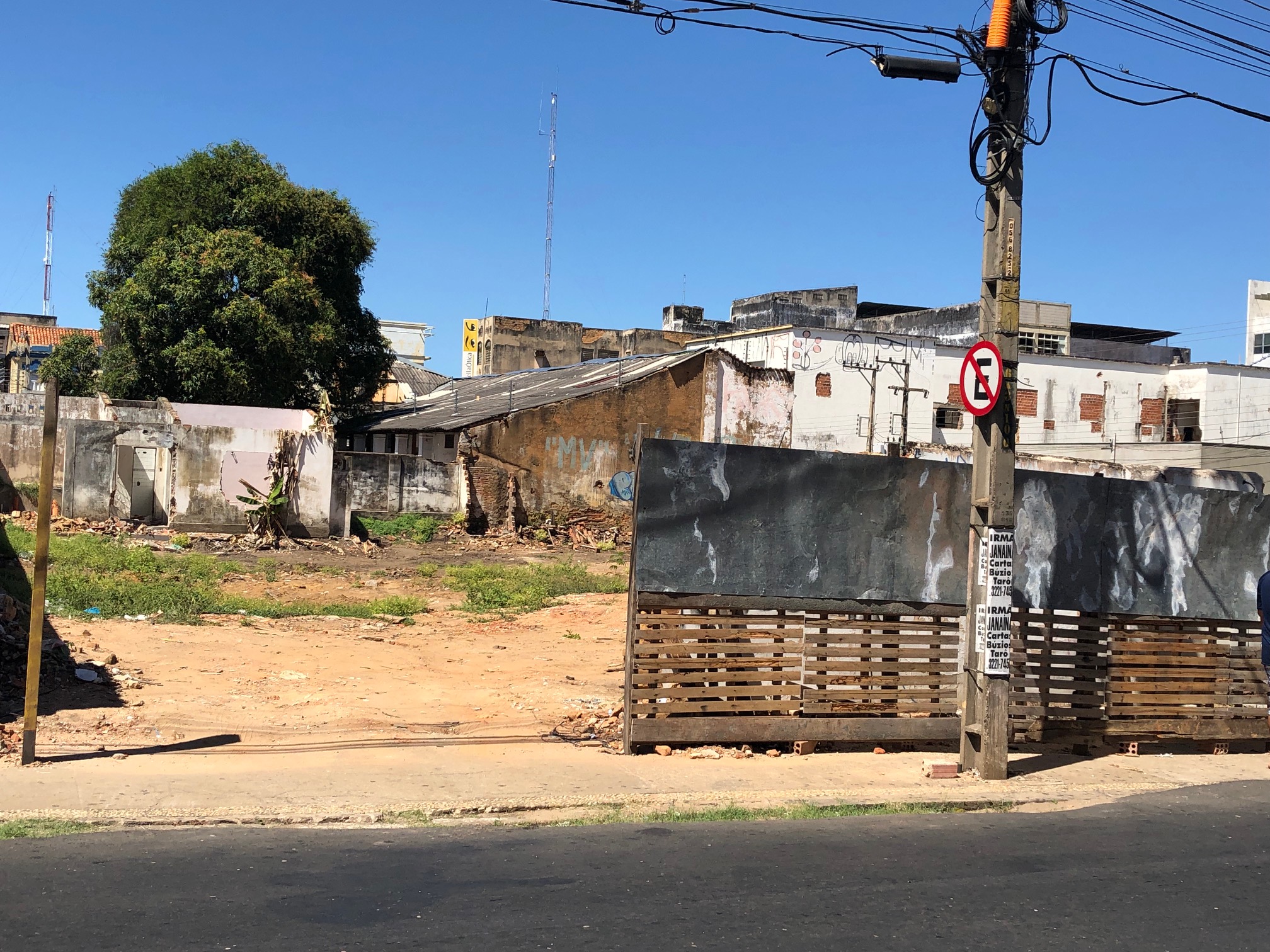 Local onde existiu o casarão histórico que desabou em 2017 e não se sabe quem foi responsabilizado