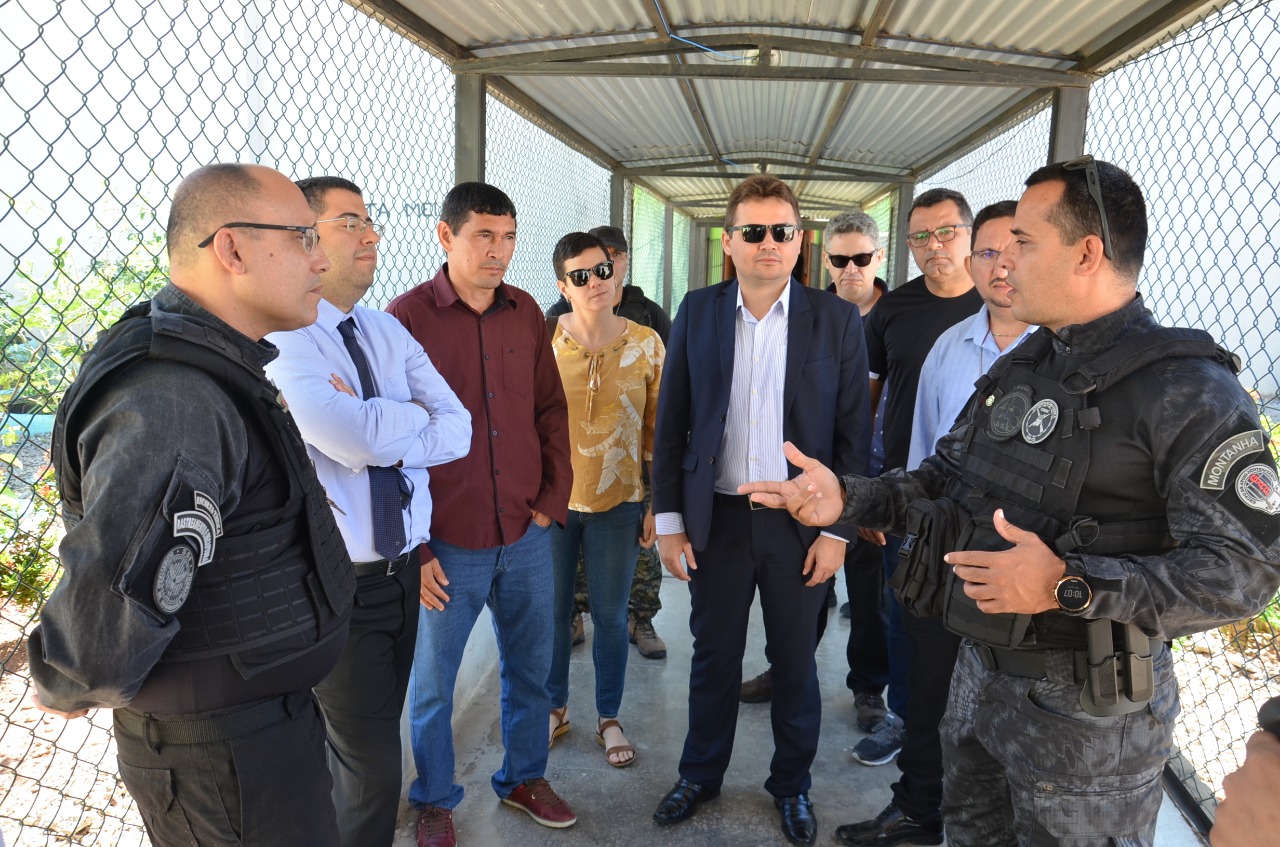 PJ (CE), ao seu lado Sandro Abel (Diretor de Politicas Penitenciárias do DEPEN) e em destaque no centro - de óculos - Delegado Charles Pessoa (Diretor de Inteligência Penitenciária do Piauí)