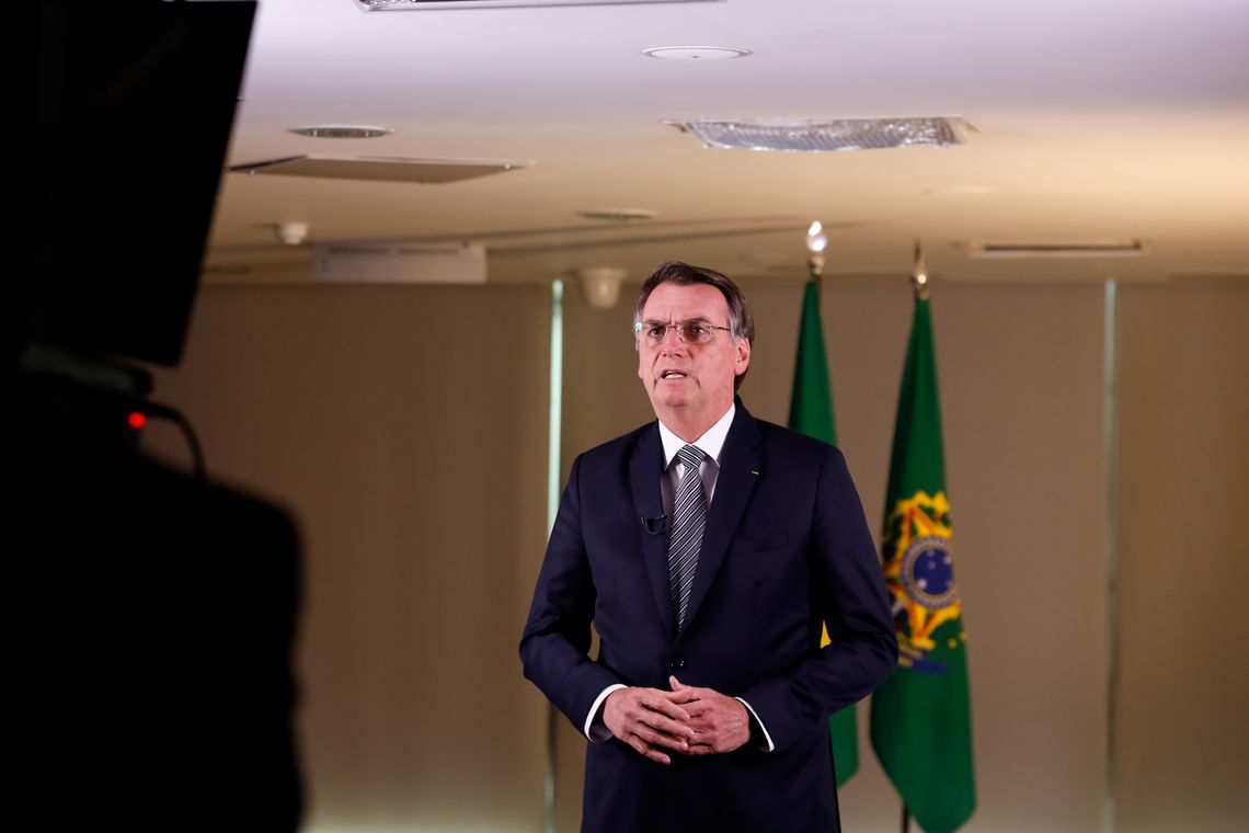 Bolsonaro fala em cadeia nacional