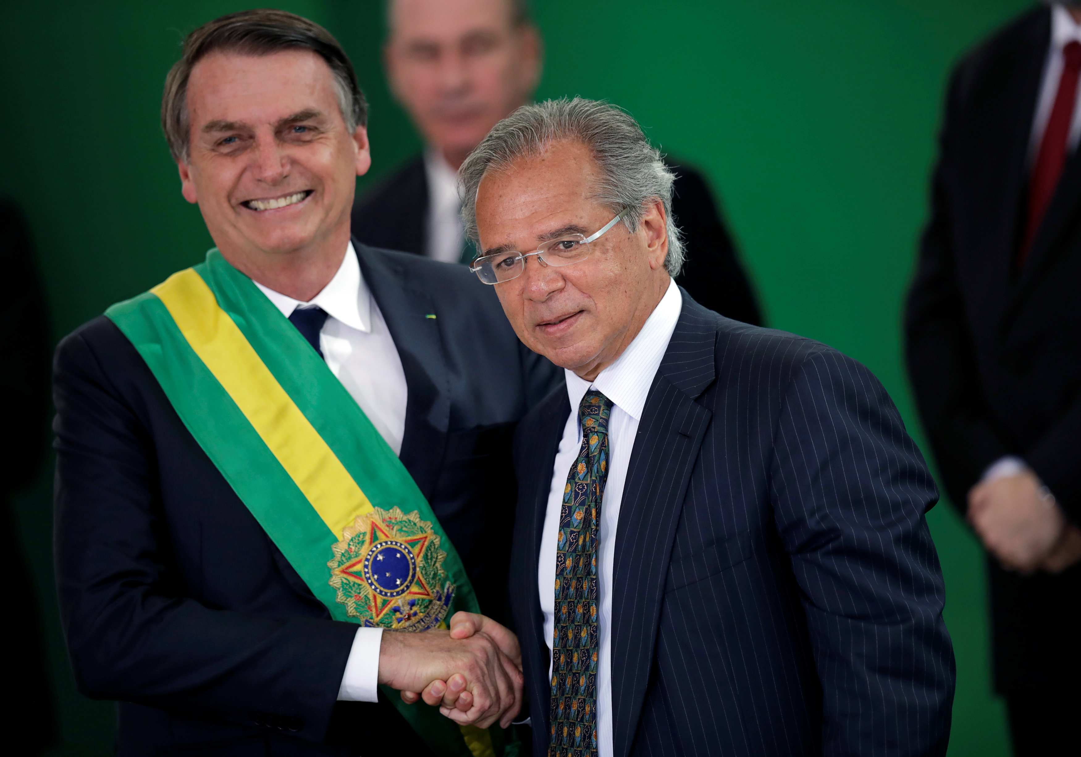 Bolsonaro precisa governar para melhorar o País e desacreditá-lo