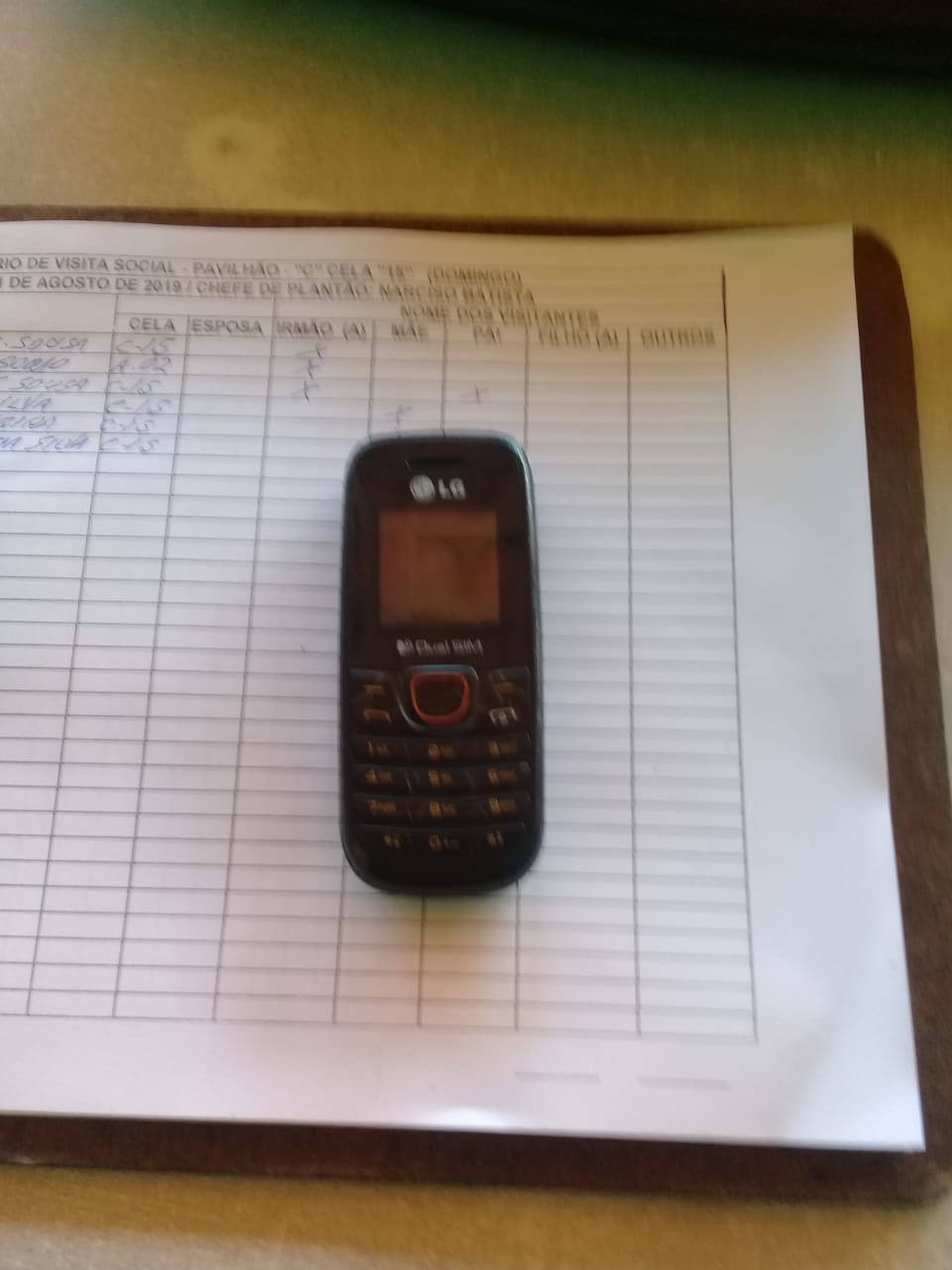 Celular encontrado  na sacola do preso Macário dos Santos Batista  - cela 13