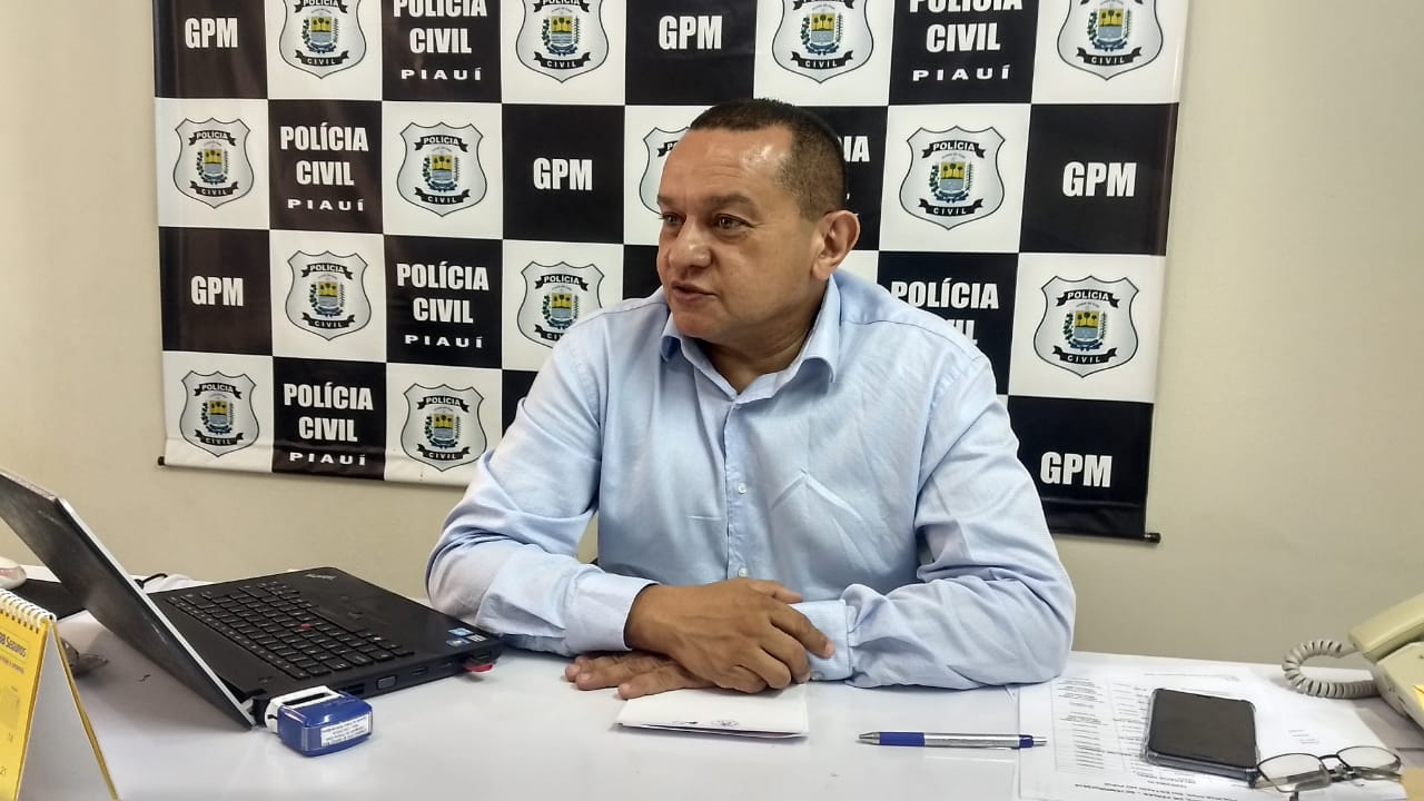 Delegado de polícia civil Sebastião Alencar falando sobre a operação “THE”.