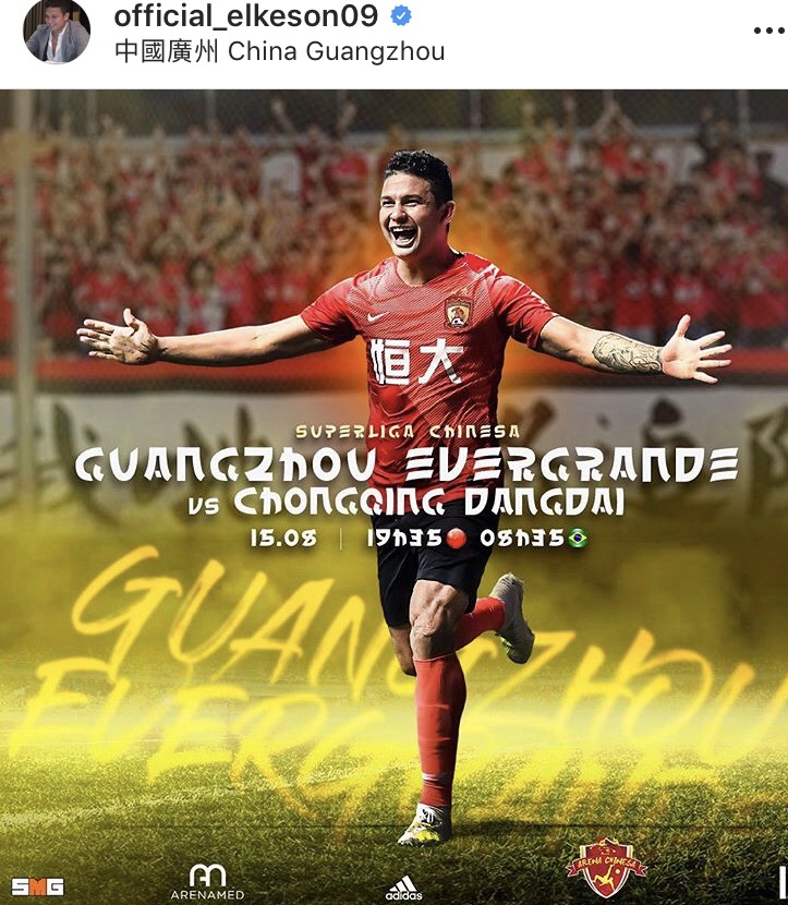 Elkeson com a camisa do clube em que atua na China