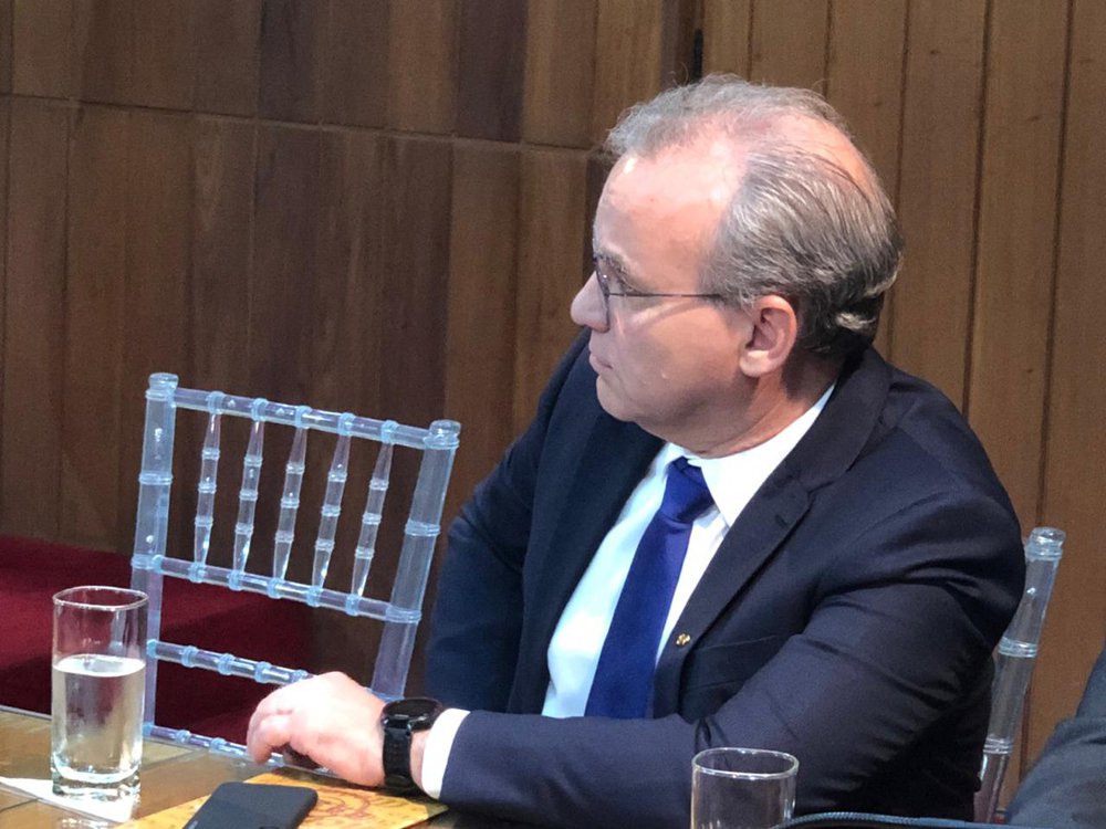 Firmino, que na Mesa da ALEPI, ficou sob a presidência de sua esposa Lucy Soares (Foto: Jacinto Teles/JTNews) Firmino, que na Mesa da ALEPI, ficou sob a presidência de sua esposa Lucy Soares (Foto: Jacinto Teles/JTNews)