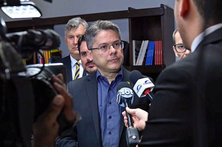 Senador Alessandro pede nova CPI contra Tribunais Superiores