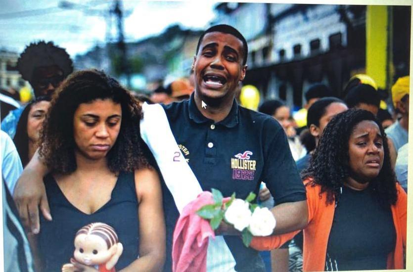 Enterro de Ághata Félix, criança vítima da violência institucional no Rio de Janeiro