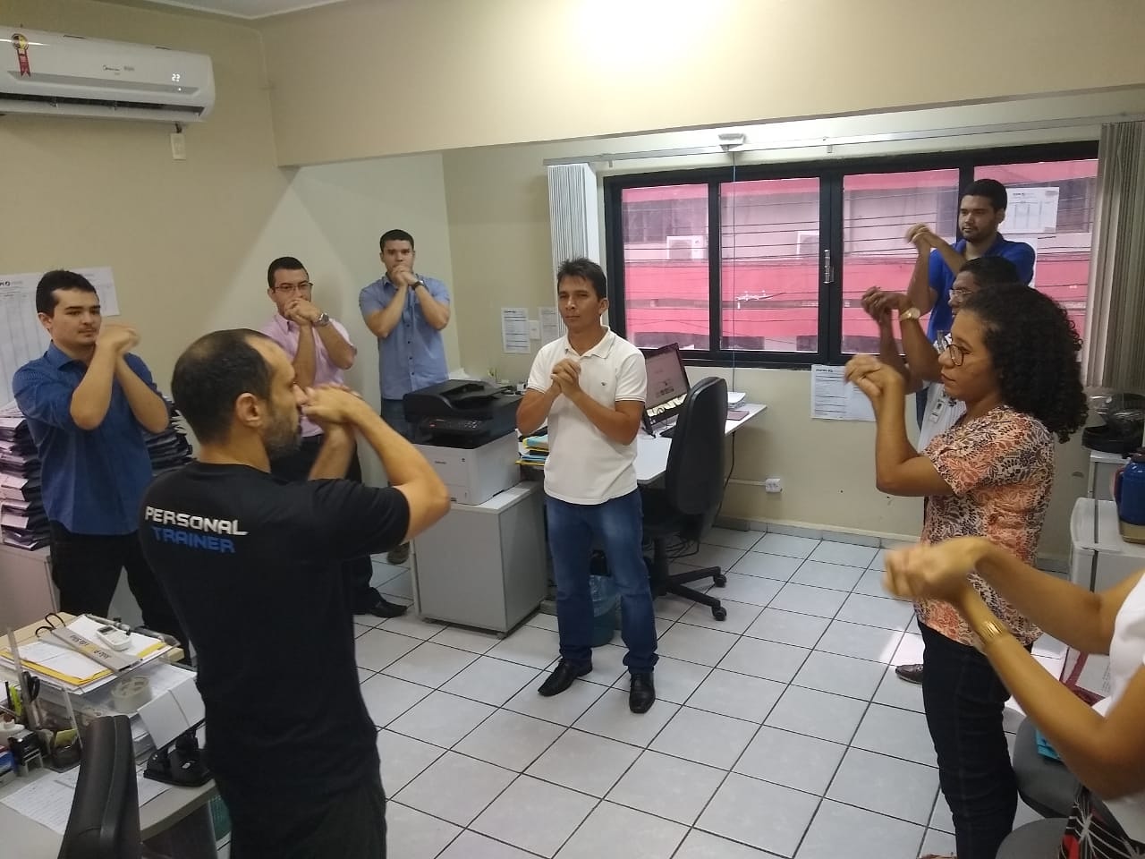 Prática de ginástica laboral em uma empresa pública de Teresina-PI