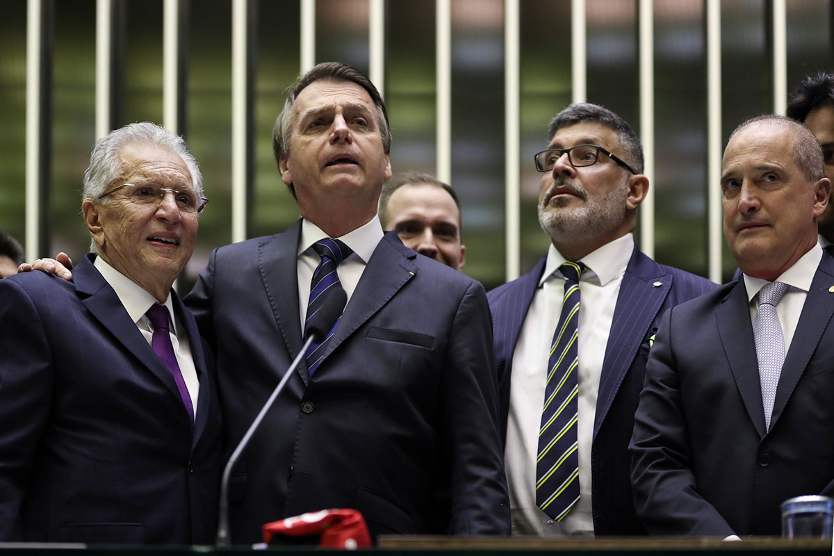 Carlos Alberto de Nóbrega participa de homenagem na Câmara do Deputados ao lado de Bolsonaro