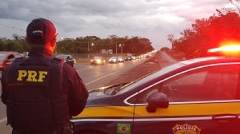 Durante todo o dia de ontem(01), muitos veículos retornaram à capital piauiense aumentando o fluxo de veículo nas rodovias federais. Houve lentidão , porém nenhum congestionamento foi detectado