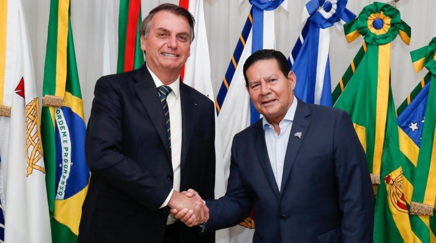 Hamilton Mourão ocupa Presidência interinamente devido a viagem de Jair Bolsonaro