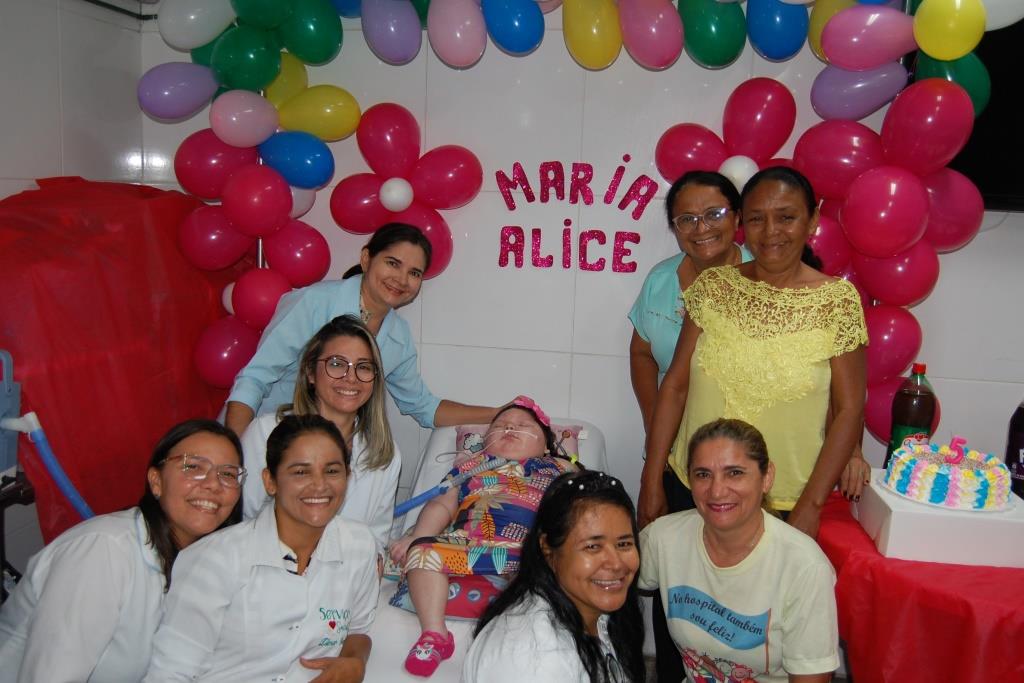 Maria Alice, de cinco anos, é moradora da Clínica Pediátrica do Hospital de Urgência de Teresina (HUT) há um ano e meio