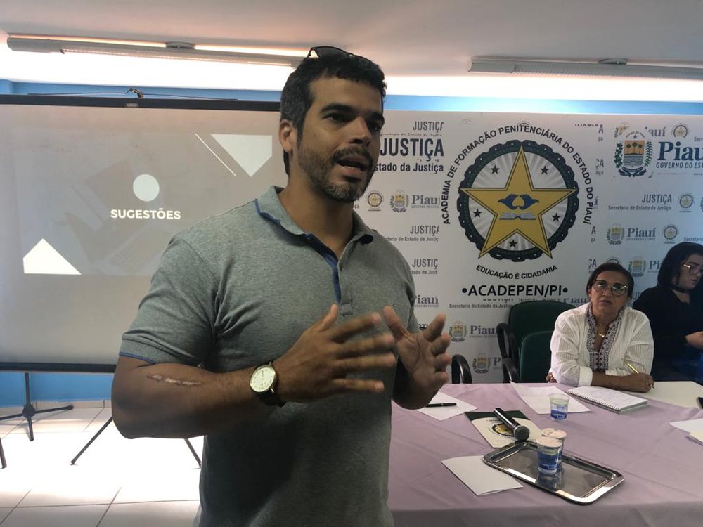 Policial Penal Maurício Teixeira - enfatiza a importância de agregar diversos saberes em um único curso na área operacional (Foto: Jacinto Teles/JTNews) Policial Penal Maurício Teixeira - enfatiza a importância de agregar diversos saberes em um único curso na área operacional (Foto: Jacinto Teles/JTNews)