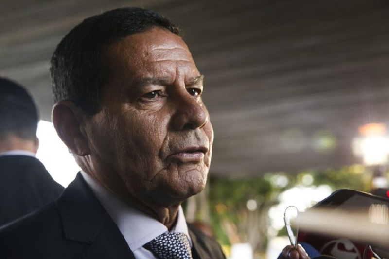 Presidente em exercício, Hamilton Mourão