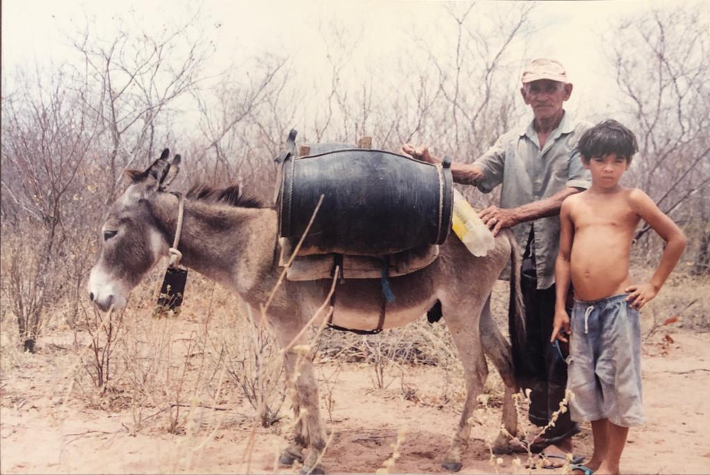 Seu Toinho da 'Chapada" morreu e não presenciou a irrigação necessário no semiárido; já seu neto Jacinto, migorou para SP, hoje adulto e empregado