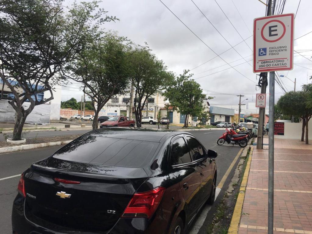 Strans facilita expedição dos cartões de estacionamento para vagas especiais