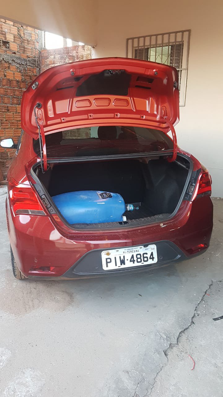Três veículos roubados foram apreendidos, dentre eles um automóvel colonado e que possuia blindagem à prova de balas (Foto: SSP-PI) Três veículos roubados foram apreendidos, dentre eles um automóvel colonado e que possuia blindagem à prova de balas (Foto: SSP-PI)