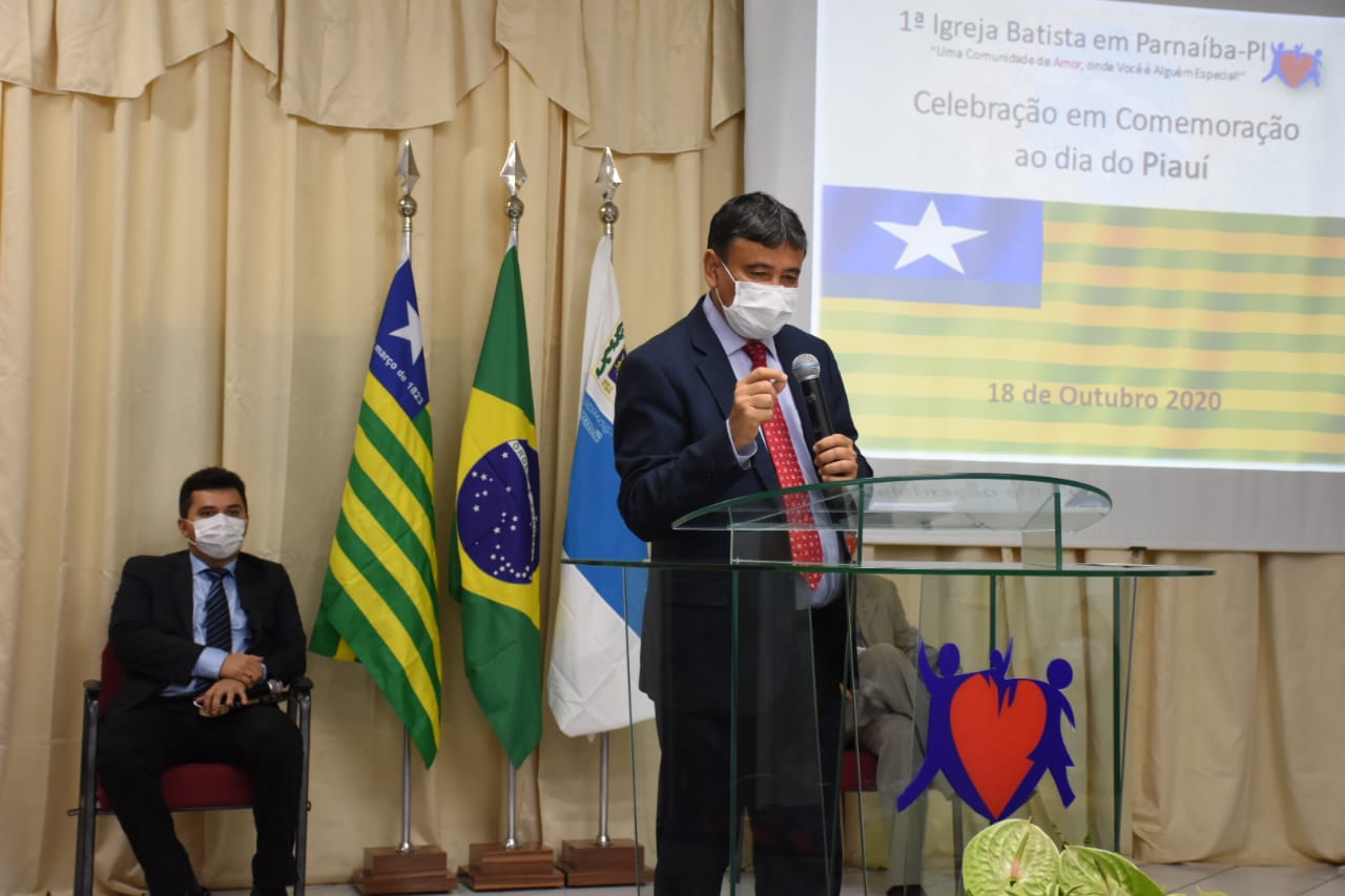 Governador Wellington Dias em culto na Primeira Igreja Batista de Parnaíba