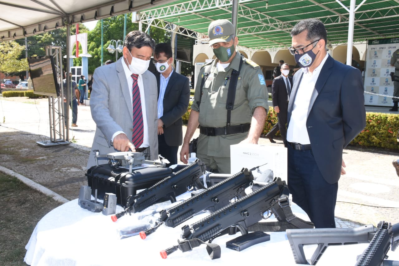 Governador Wellington Dias entrega equipamentos para a Polícia Militar do Piauí