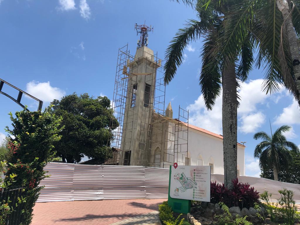 Igrejinha do Céu em Viçosa do Ceará sendo restaurada antes de receber o novo Cristo