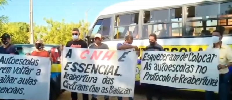 Manifestação pelo retorno das aulas presenciais