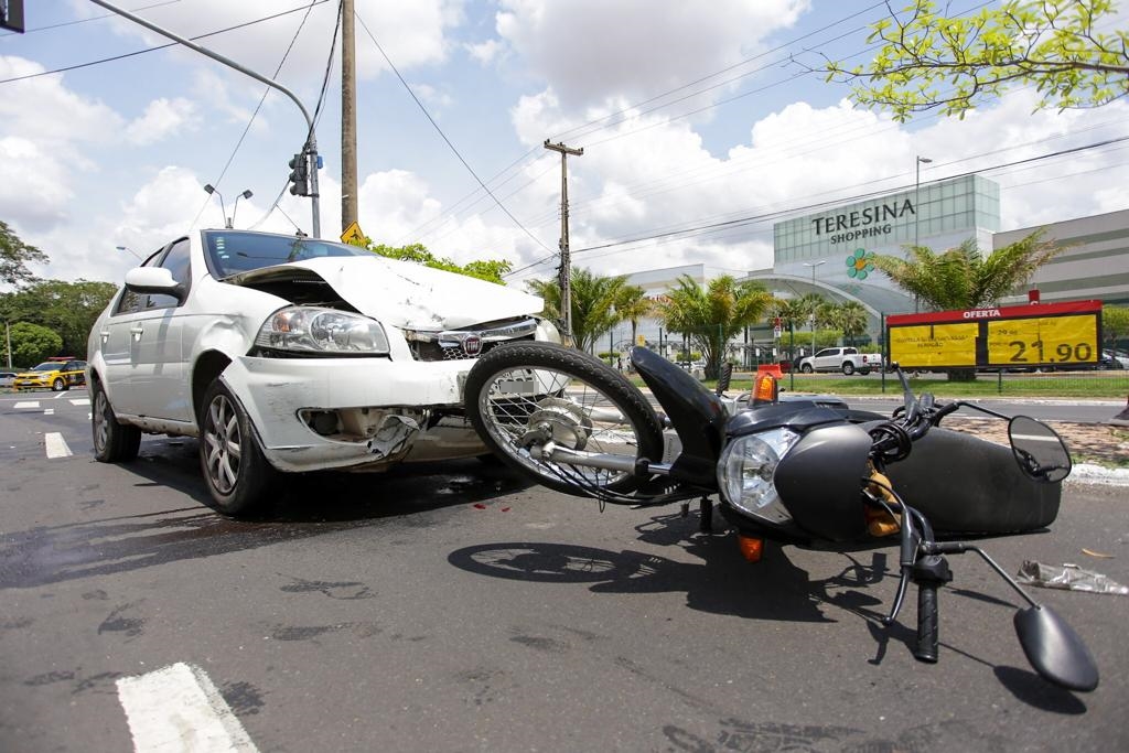 Acidente em frente ao Teresina Shopping