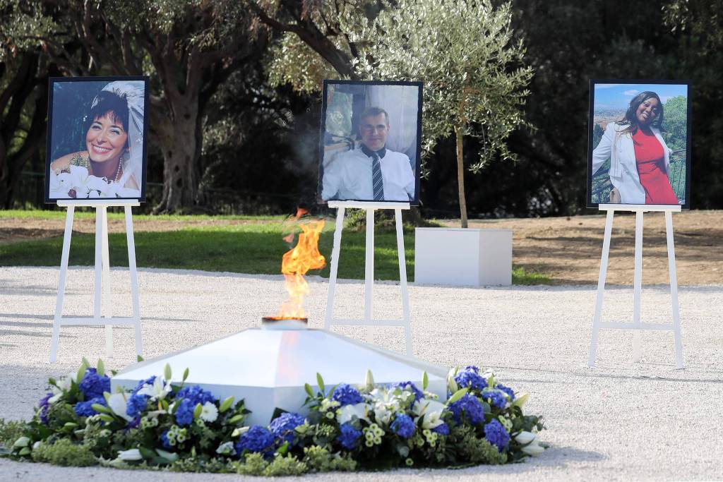 Cerimônia homenageou Nadine Devillers, Vincent Loques e Simone Barreto Silva, que morreram após ataque à faca na basílica de Nice