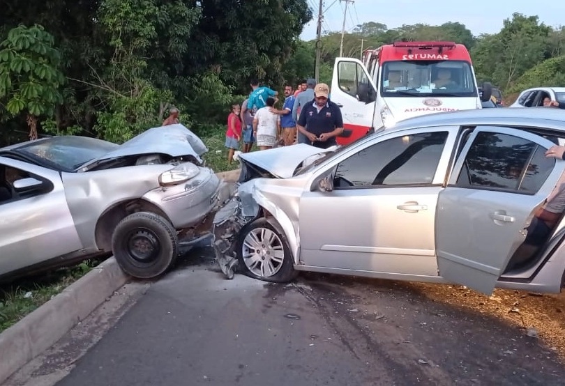 Colisão entre veículos na zona sudeste de Teresina