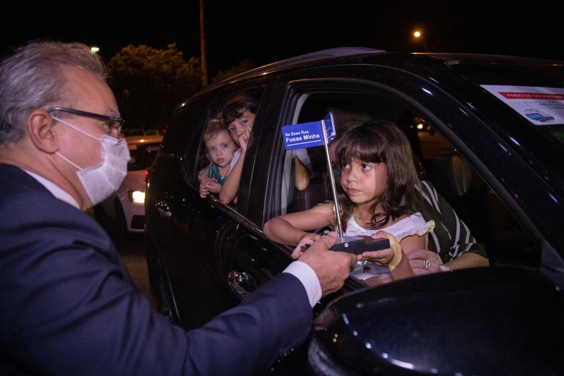 Entrega de placas simbólicas