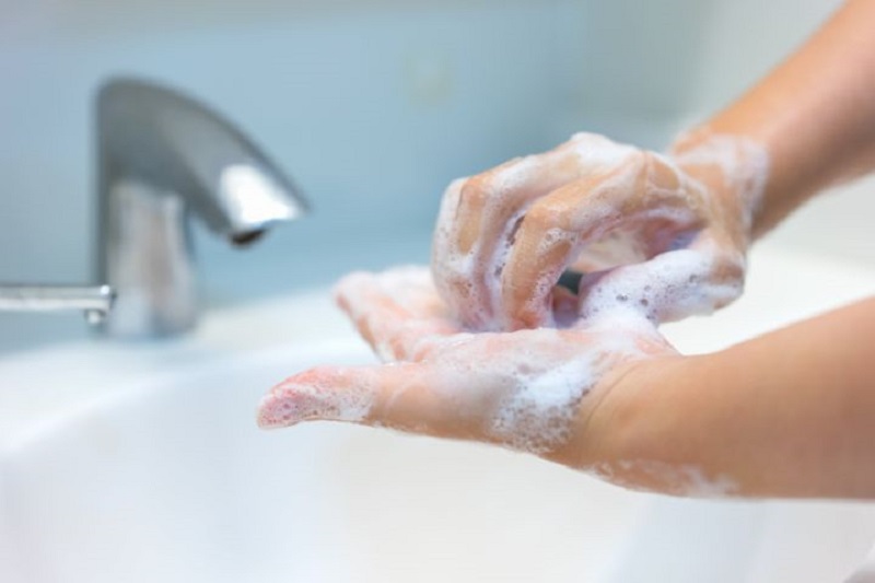 Lavar as mãos segue sendo a principal medida para evitar o Coronavírus entre outras doenças